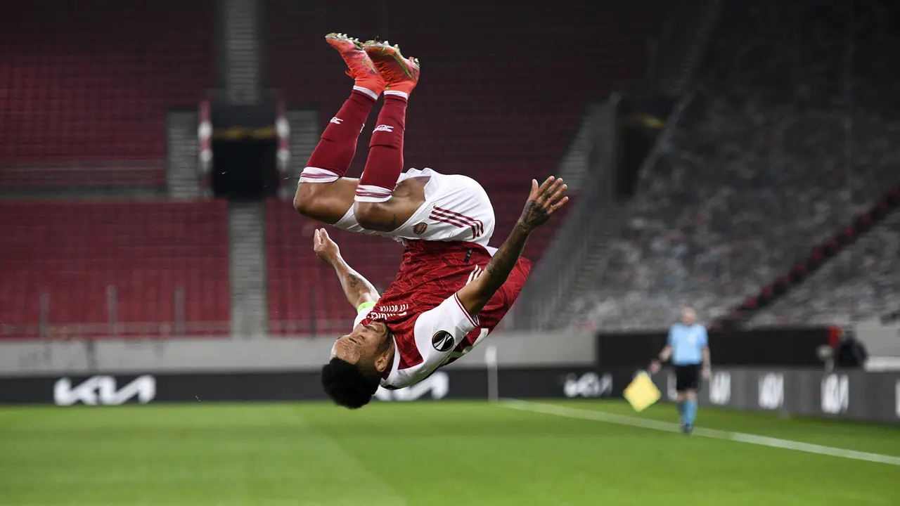 FOTO: Menang 3-2, Arsenal Singkirkan Benfica - Pierre-Emerick Aubameyang