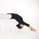 Seated dance flow atau latihan menari dalam posisi duduk hadir sebagai alternatif olahraga yang inklusif, menyenangkan, dan tetap efektif untuk menjaga kebugaran tubuh. Hanya dengan 15 menit, latihan ini sudah mampu memberikan manfaat signifikan bagi tubuh dan pikiran. (foto/dok: freepik/prostooleh)