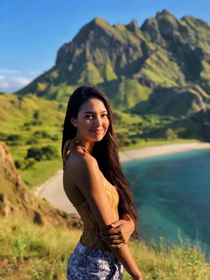 Aurelie Moeremans liburan di NTT