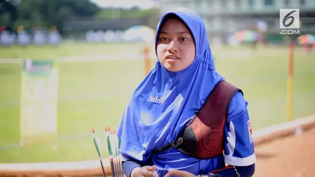 Seorang atlet wanita diketahui juga merupakan seorang seniman handal. Ia telah mewakili Jakarta dalam kejuaraan panahan lokal.