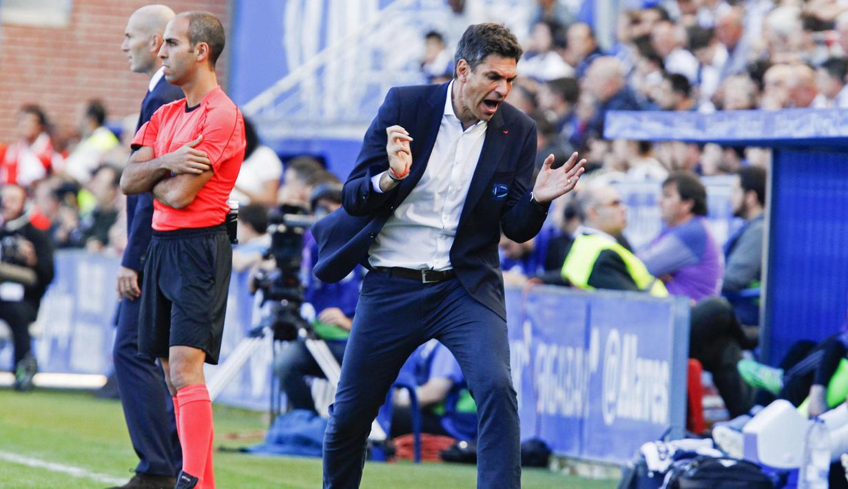 Ekspresi pelatih Deportivo Alaves, Mauricio Pellegrino saat melawan Real Madird pada lanjutan La Liga Spanyol di Mendizorroza stadium, Vitoria, (29/10/2016).  (EPA/David Aguilar)