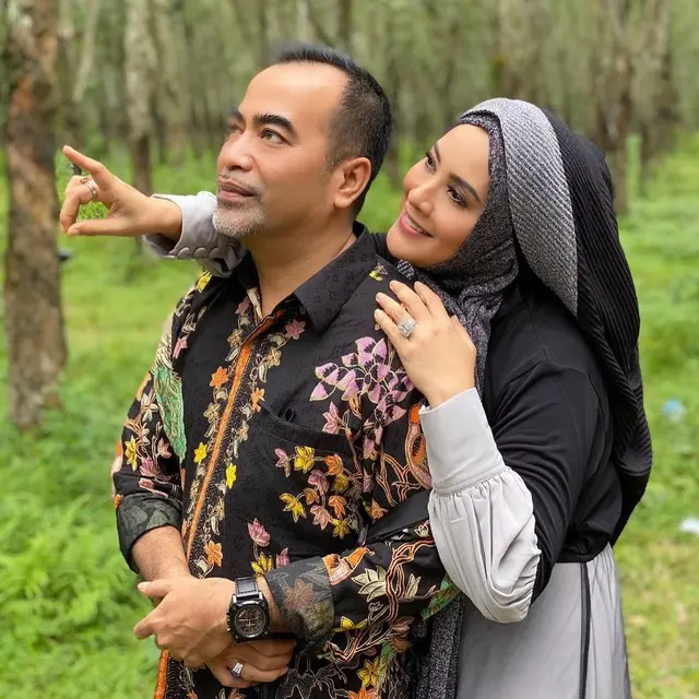 6 Potret Suami Elma Theana yang Jarang Tersorot, Seorang CEO