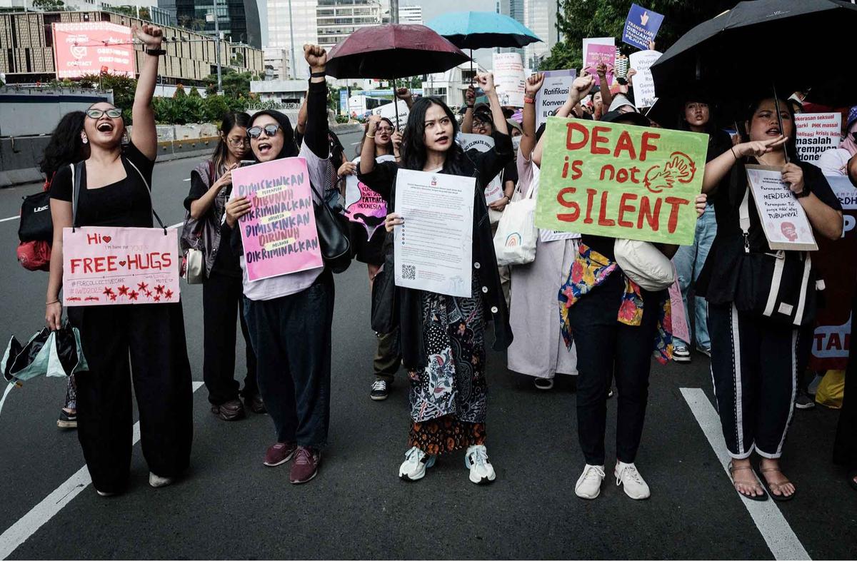 FOTO: Peringati Hari Perempuan Sedunia, Aktivis Perempuan Mengampanyekan Stop Kekerasan Terhadap Perempuan