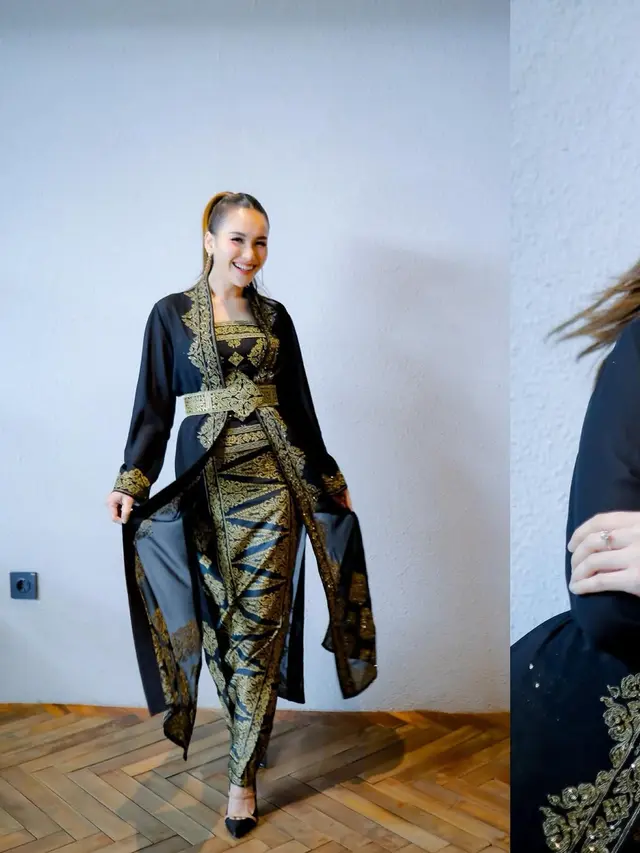 Pesona Anggun Ayu Ting Ting dalam Balutan Dress Songket Bali Hitam Emas Karya Ghea Fashion Studio