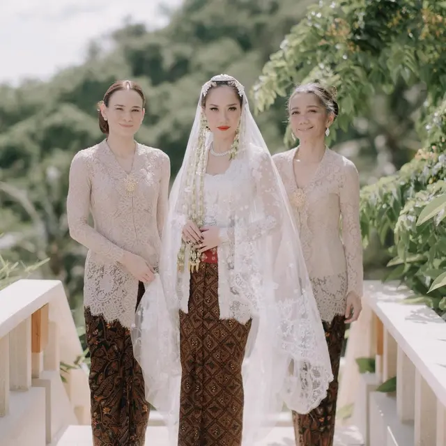 6 Potret Aishah Sinclair Antarkan BCL Menuju Pelaminan Pengantin