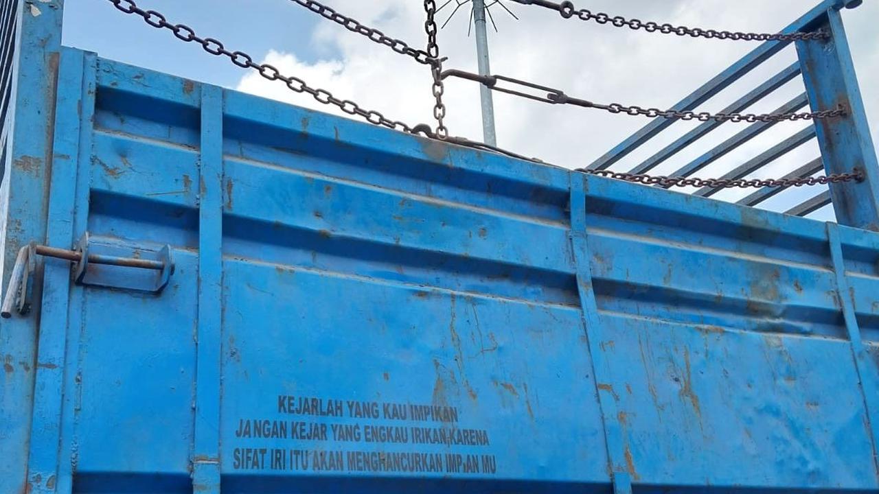 Kata-kata Gokil di Bak Truk yang Menggelitik tapi Bijak