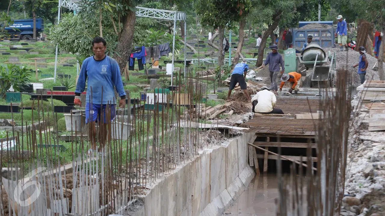 20161122-Sering Banjir, TPU Karet Bivak Dibuatkan Saluran Air-Jakarta