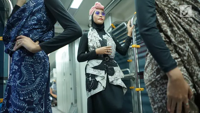 Sambut Ramadan, Kereta Bandara Dihiasi Peragaan Busana Muslim
