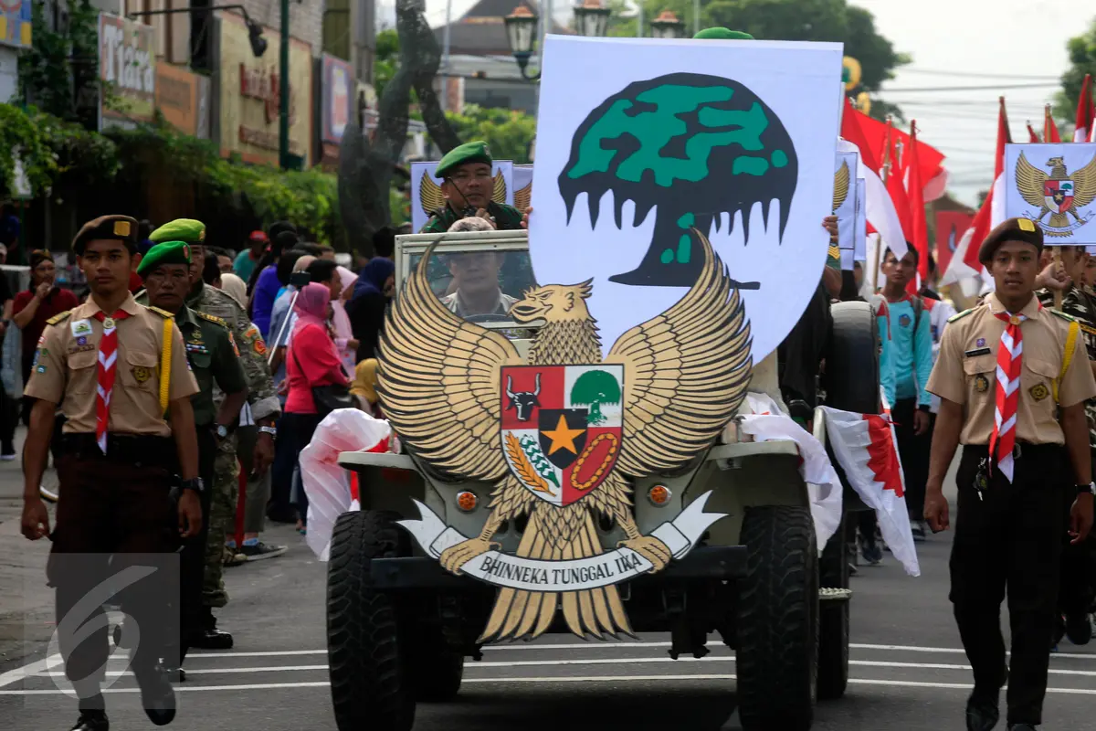 20160601-Warga Yogyakarta Rayakan Hari Pancasila dengan Pawai di Malioboro