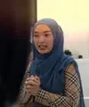 Belakangan ini penampilan pedangdut Zaskia Gotik mencuri perhatian. Penampilan Zaskia sepulang umroh berbeda dari biasanya. Ia tampil cantik dengan balutan hijab. Ia mengaku sedang memperdalam agama. [Youtube/SCTV]