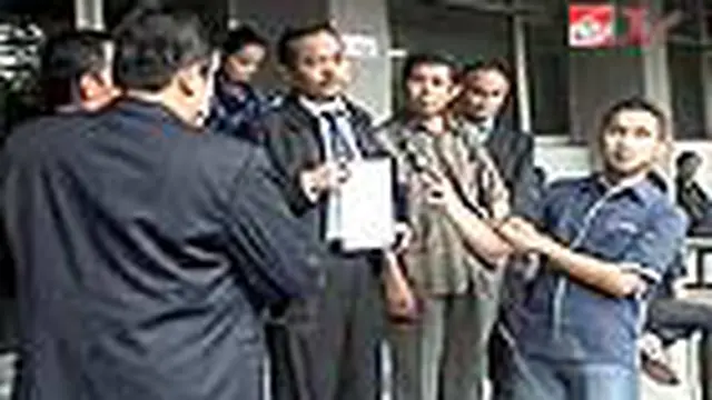 Farhat Abbas Laporkan Luna dan Ariel ke Polda