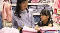 Matahari Department Store berkolaborasi dengan Naura dan Neona untuk mengeluarkan beberapa koleksi busana anak. Sumber foto: PR Ogilvy.