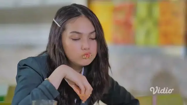 Perankan Karakter Ganda, Ini 7 Potret Aisyah Aqilah dalam Sinetron Janet & Jamilah