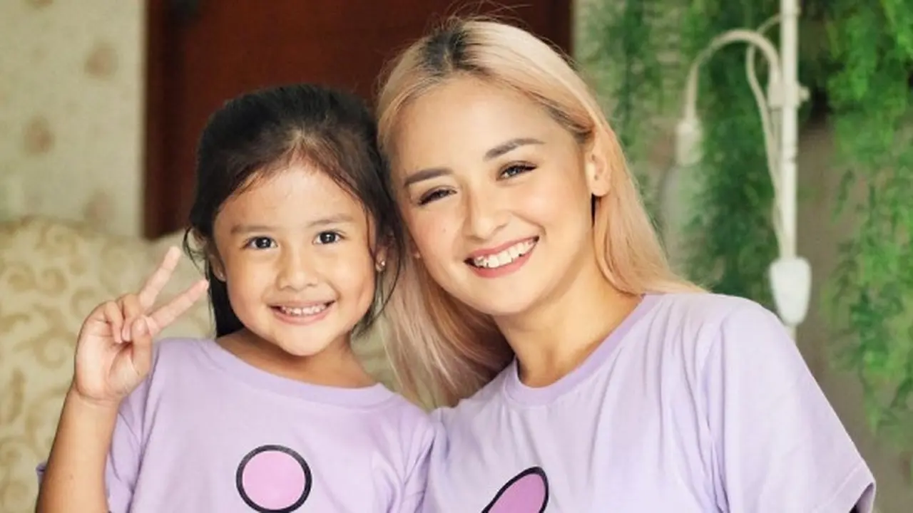 Joanna Alexandra dan anaknya