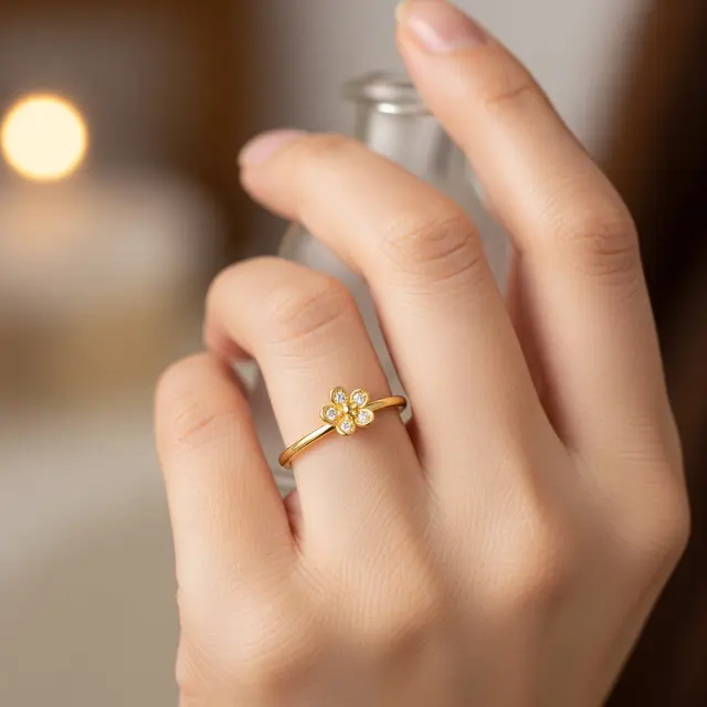 Cincin Emas Kecil tapi Tampak Mewah di Jari