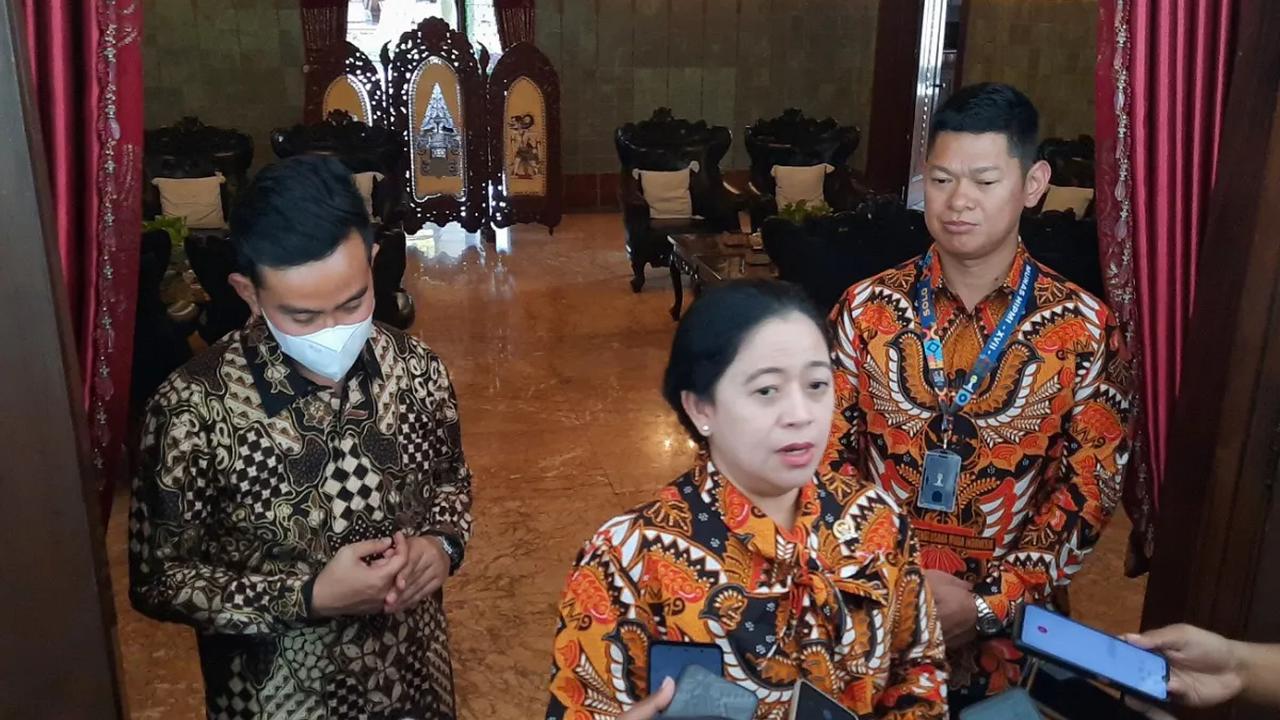 Rudy memastikan majunya Gibran sebagai bacawapres Prabowo tidak atas persetujuan partai, meskipun putra sulung Presiden Jokowi mengaku sudah bertemu Ketua DPP PDIP Puan Maharani sebelum diumumkan sebagai cawapres.<br>
