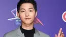 Setelah ajang bergengsi itu selesai digelar, Song Joong Ki pun mengunggah foto-fotonya selama berada di MAMA 2017. Banyak yang berkomentar bahwa penampilan Song Joong Ki berubah setelah menikah. (Instagram/songjoongkionly)