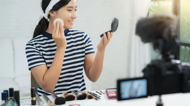 Cara Tepat Gunakan Bedak Tabur (photo by freepik)