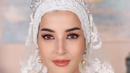 Saurari Tasyi Athasyia ini tidak hanya membatasi diri pada makeup, tapi juga memilih gaun berwarna putih yang dipadukan dengan mahkota, menambah kesan kemiripan dengan penampilan istri Pangeran Mateen. (Liputan6.com/IG/@tasyafarasya)