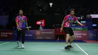 Pebulu tangkis ganda putra Indonesia, Mohammad Ahsan/Hendra Setiawan saat bertanding melawan ganda putra China, Liu Yu Chen/Ou Xuan Yi pada babak 32 besar Turnamen Bulu Tangkis East Ventures Indonesia Open 2022 di Istora Senayan, Jakarta, Rabu (15/6/2022). The Daddies kalah dua game langsung 17-21, 22-24. (Bola.com/Bagaskara Lazuardi)