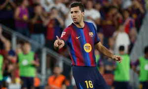 Pemain Barcelona, Rodrigo, beraksi dalam pertandingan Liga Spanyol melawan Athletic Bilbao di Barcelona, Spanyol, Jumat (28/8/2026). (AP Photo/Joan Monfort)