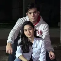 Cut Syifa dan Rizky Nazar serta pemain Anak Sekolahan lainnya sering bermain bareng disela break syuting. Mereka biasa melakukan permainan ini. 