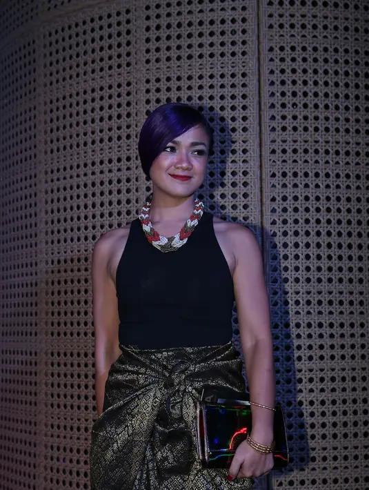 Nirina Zubir  memberikan pengetahuan serta wawasan kepada anak-anaknya dengan mengajak ke tempat-tempat bersejarah serta melihat keindahan alam Indonesia. (Andy Masela/Bintang.com)