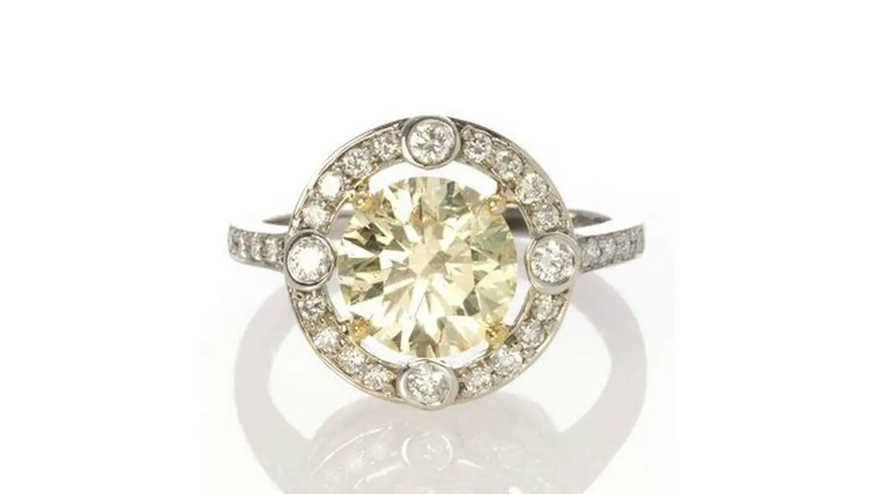 Cincin Pertunangan 