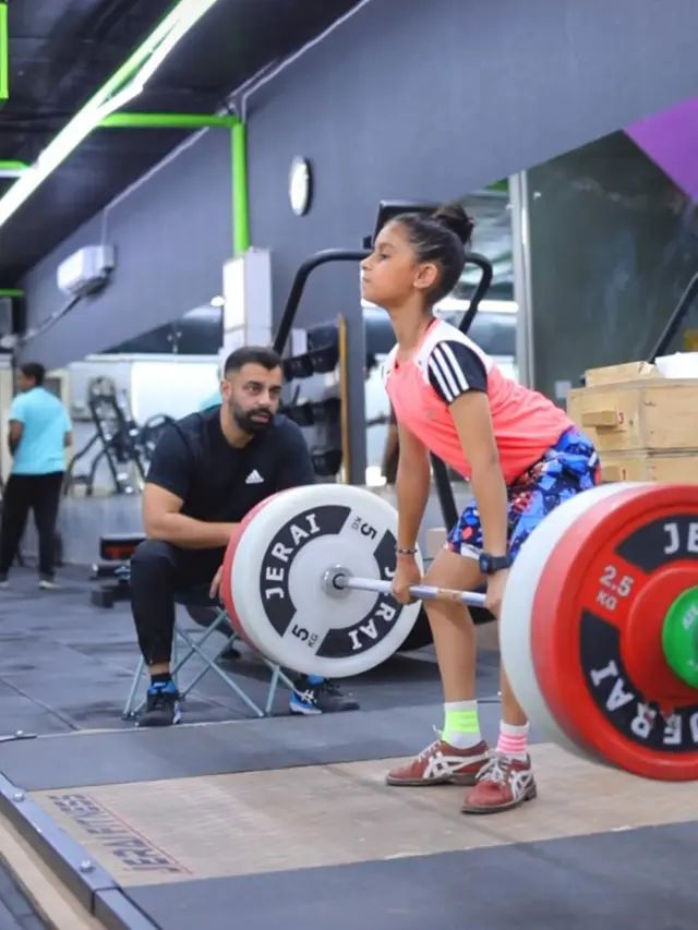 Arshia Goswami, anak perempuan asal India yang melakukan angkat beban 75 kg. (Instagram/@fit_arshia)