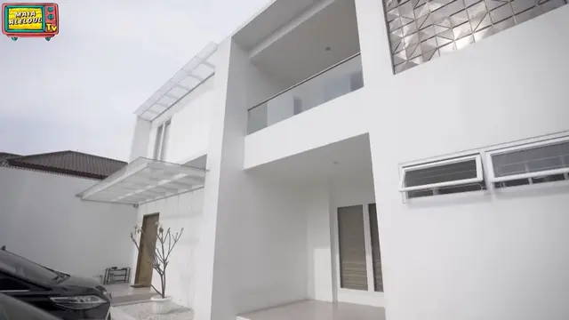 Potret Teras dan Halaman Rumah Venna Melinda