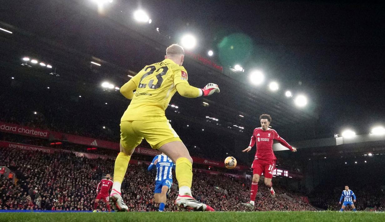 The Reds menang dengan skor meyakinkan melalui Curtis Jones (42'), Dominik Szoboszlai (56'), dan Mohamed Salah (68') (P). (AP Photo/Jon Super)