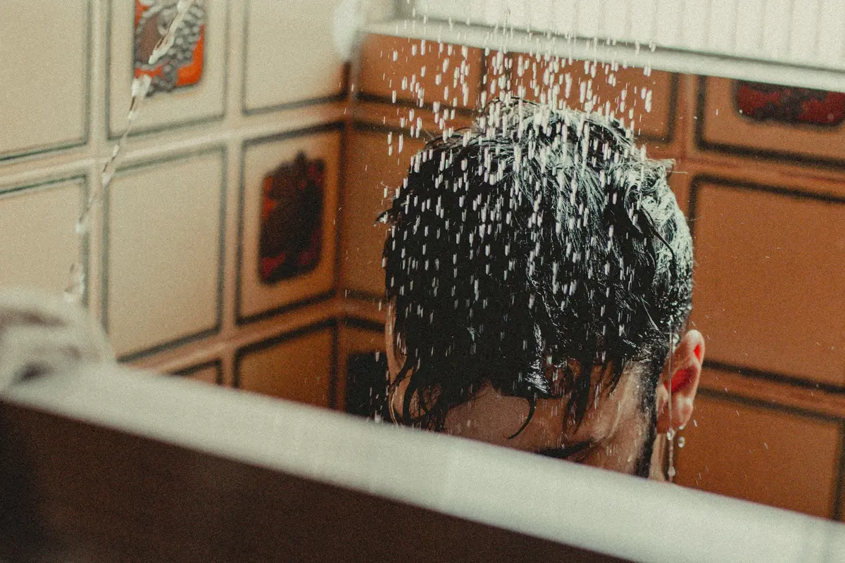 Mandi Wajib atau Mandi Junub atau Mandi Keramas. (Heleno Kaizer/Unsplash)