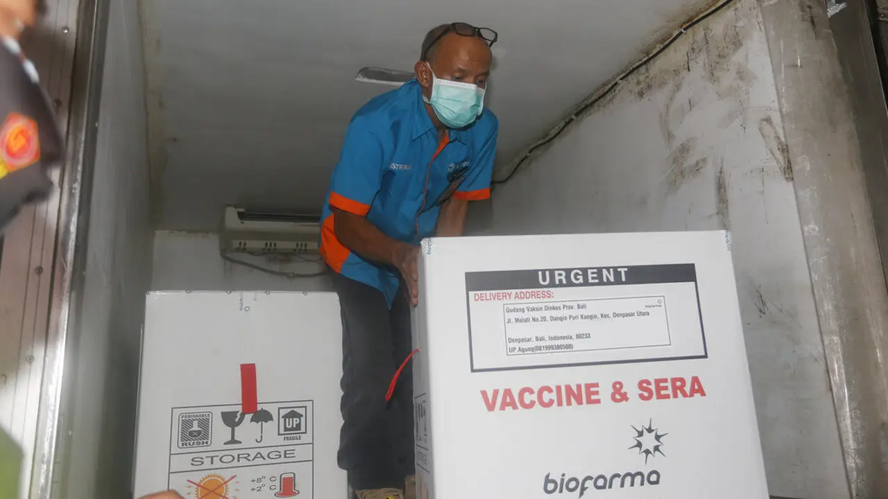 FOTO: Vaksin Virus Corona COVID-19 Tiba di Bali