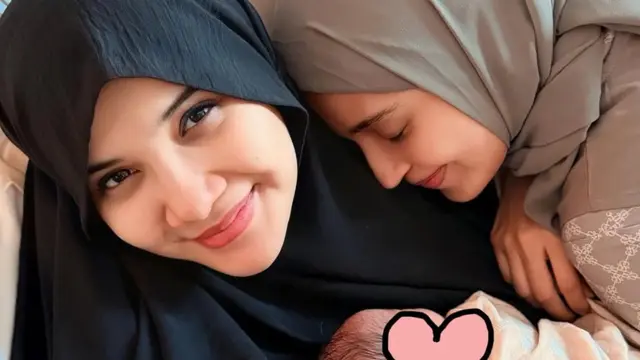 Pesona Zaskia Sungkar Setelah Melahirkan Anak ke-3 foto bareng Shireen Sungkar. [@shireensungkar]