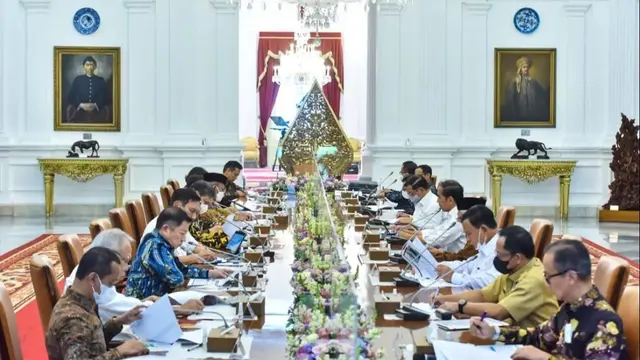 Menko PMK, Muhadjir Effendy usai melakukan rapat terbatas bersama Presiden Joko Widodo beserta Menteri Kabinet Indonesia Maju di Istana Merdeka, pada Selasa (28/3) kemarin.