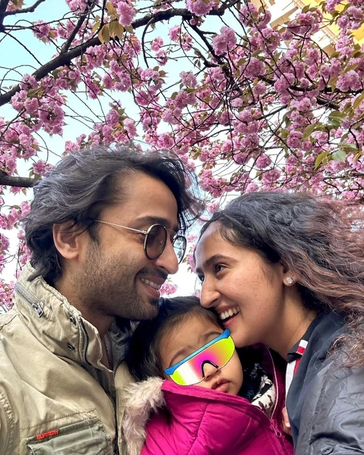 Shaheer Sheikh merayakan Lebaran bersama keluarga.