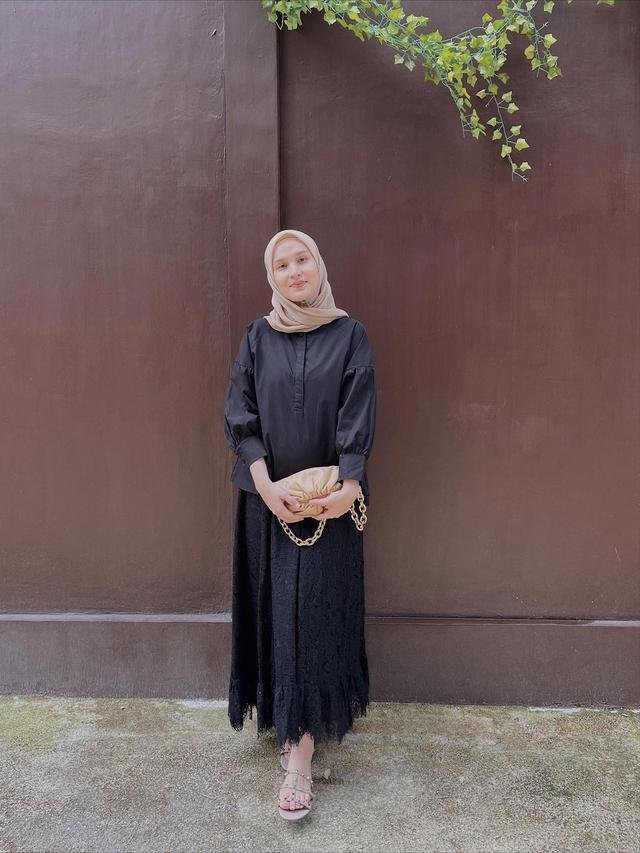 6 Gaya OOTD Ala Hijabers Dwi Handayani Ini Bisa Jadi Inspirasi Lebaran