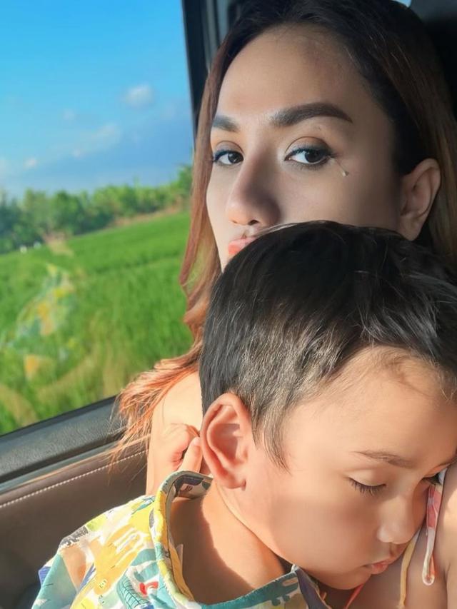 Rutinitas Tengku Dewi Putri di Bali. (credit:instagram.com/tengkudewiputri_tdp)
