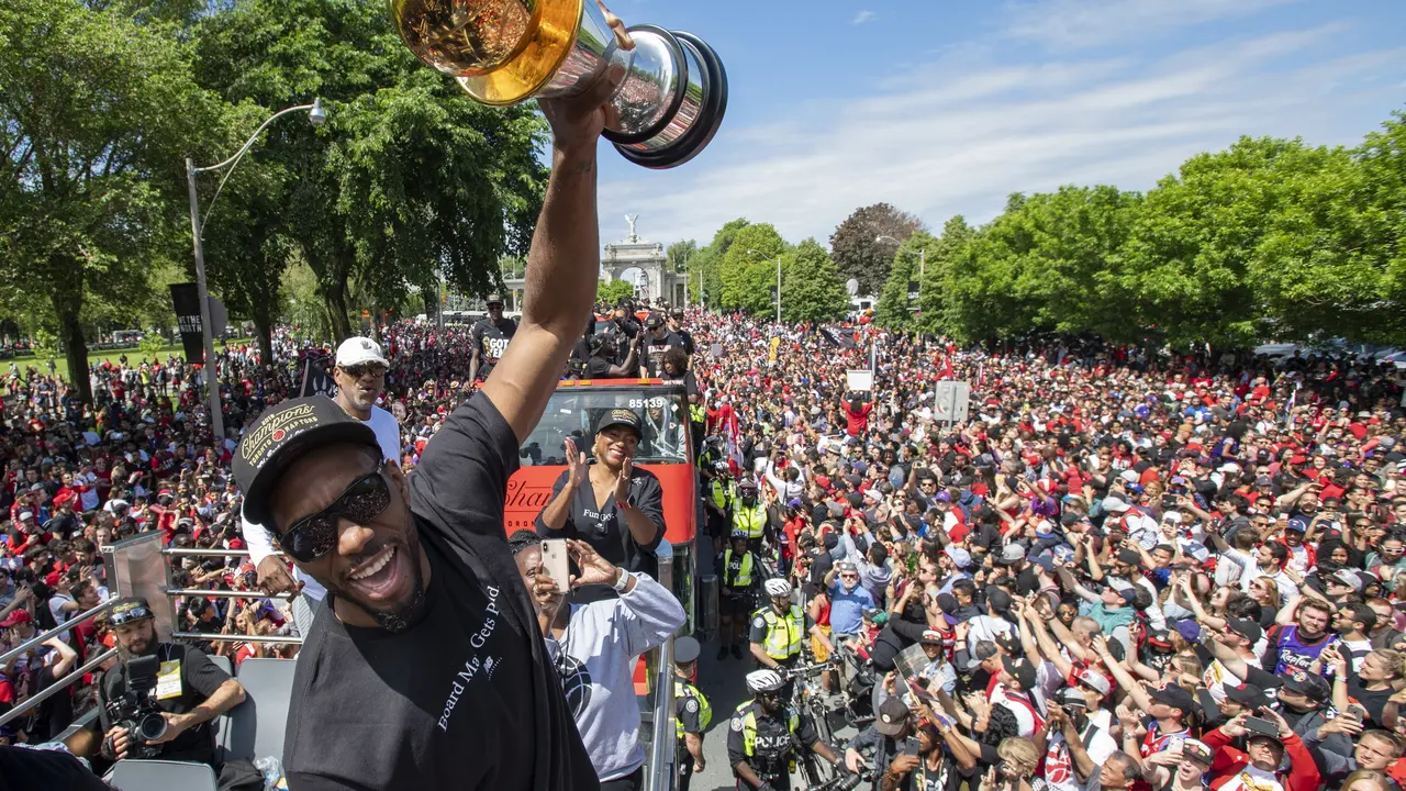Jadi Juara NBA, Raptors Diarak Keliling Kota Toronto