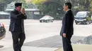 Pertemuan ini merupakan rangkaian kunjungan resmi perdana Presiden Prabowo Subianto di Jepang. Tampak dalam foto, Presiden Republik Indonesia Prabowo Subianto (kiri) disambut oleh Kaisar Jepang Naruhito di Istana Kekaisaran, Tokyo, pada Senin 30 Maret 2026. (Kazuhiro NOGI/AFP)