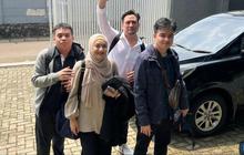 Tinggalkan Dunia Keartisan, Potret Jadul Cindy Fatikasari dan Tengku Firmansyah Pindah ke Kanada - Siap Kerja Jadi Tukang Cuci Piring