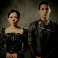 Bagian rambut Rachel Vennya ditata rapi dengan disanggul