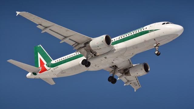 Ilustrasi Maskapai Penerbangan Alitalia