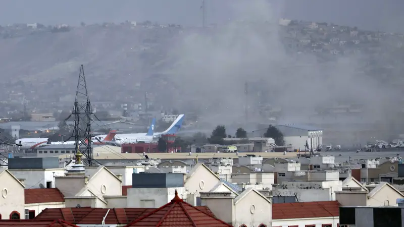 Ledakan Bom Bunuh Diri Terjadi di Luar Bandara Kabul