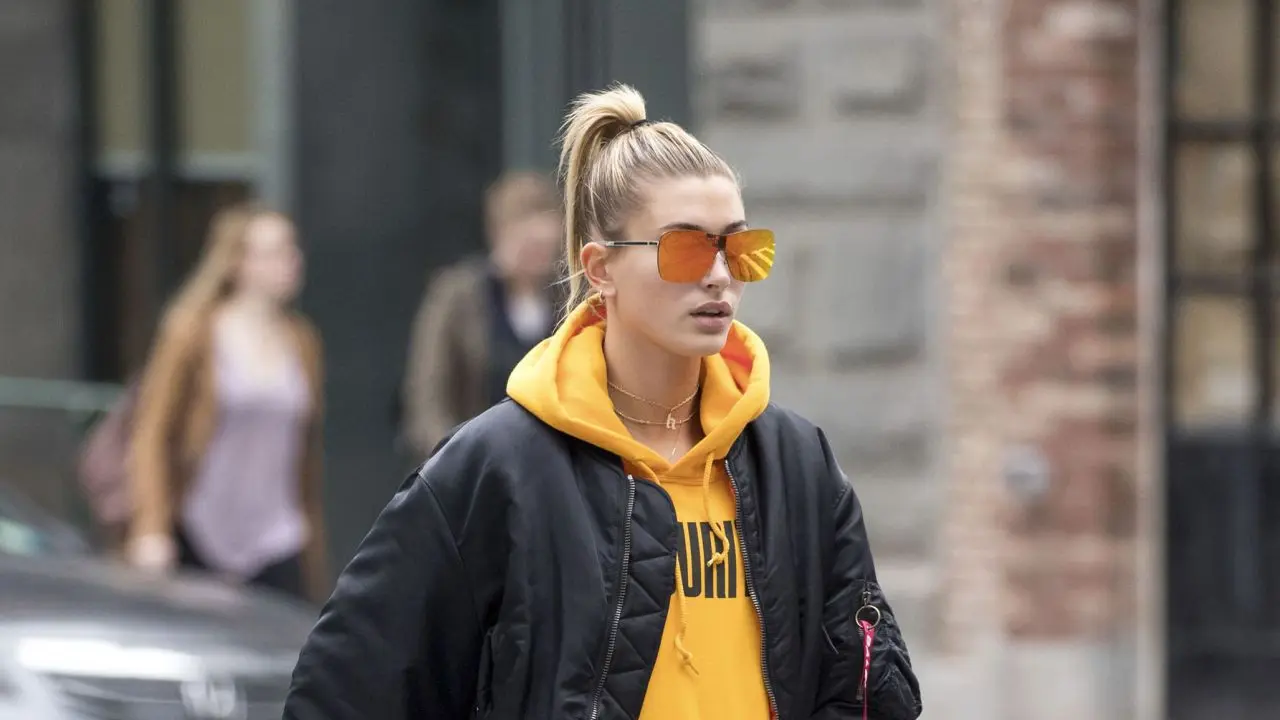 [Bintang] Selain Kendall Jenner-Gigi Hadid, 5 Model Ini Disebut Sebagai Ikon Street Styler Paling Fashionable