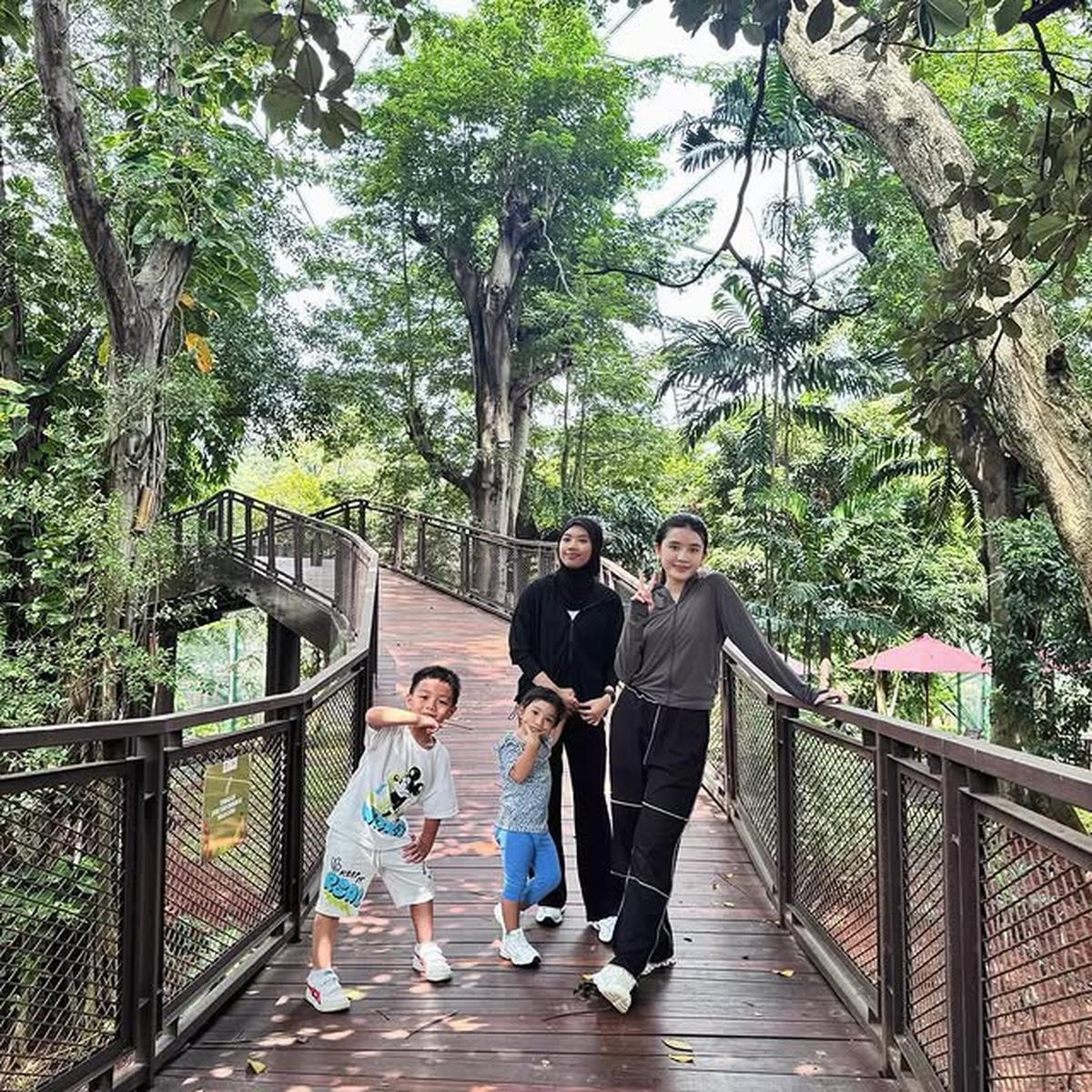 Ditinggal Irish Bella ke Belgia, 7 Potret Air Rumi dan Ara Ditemani Liburan Anak Haldy Sabri - Sweet Banget