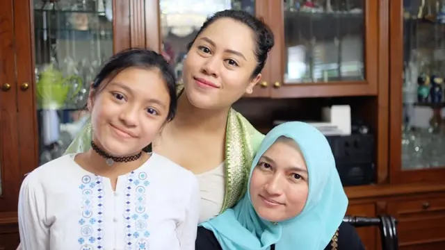 6 Potret Kebersamaan Sarah Amalia Mantan Istri Ariel NOAH dan Putrinya Alleia