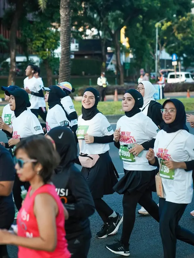 Irish Bella ikut lari maraton (https://www.instagram.com/p/C08LaBfvjbg/)