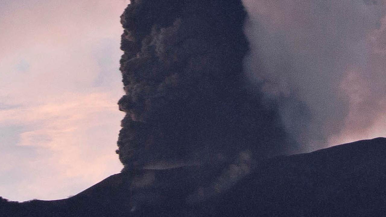 Gunung Marapi Erupsi Lagi, Tercatat 169 Kali sejak Desember 2023