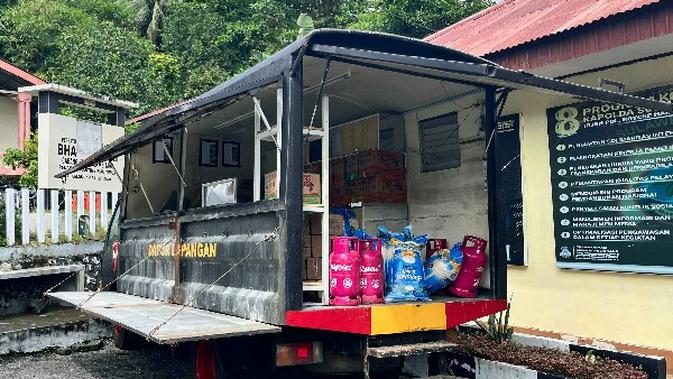 Brimob Polda Sulut Bikin Dapur Lapangan untuk Warga Terdampak Banjir Bandang Sitaro